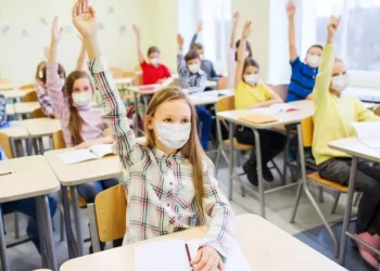 Έρχονται οδηγίες στα σχολεία, για γρίπη και κορωνοϊό και εγκύκλιος για τις απουσίες