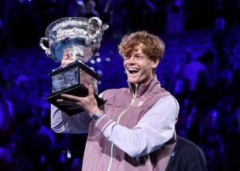 Australian Open τένις: Ο Σίνερ επέστρεψε από το 0-2 και νίκησε στον τελικό τον Μεντβέντεφ