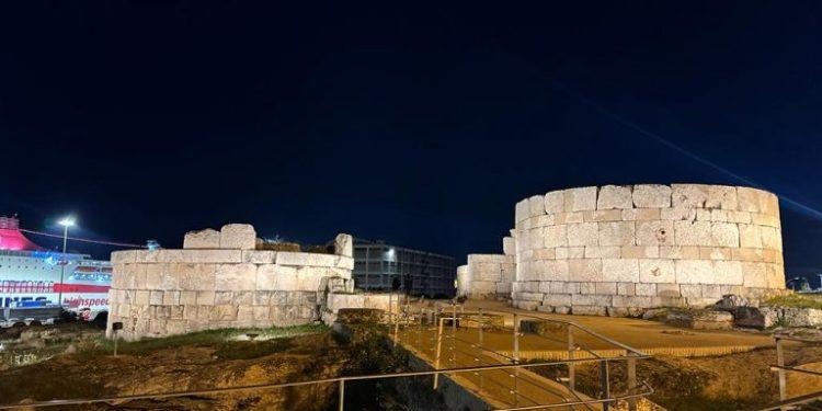 Πειραιάς: Αποκαταστάθηκε και φωταγωγήθηκε ο αρχαιολογικός χώρος της Ηετιώνειας Πύλης