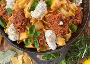 Μοσχαρίσιο Ραγού με Παπαρδέλες, Κατίκι και Βασιλικό