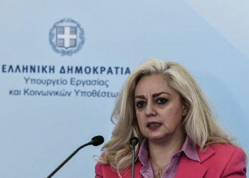 «Ο καλός εργοδότης δεν έχει λόγο να φοβηθεί την ψηφιακή κάρτα εργασίας», τόνισε η γγ του υπουργείου Εργασίας Άννα Στρατινάκη