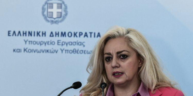 «Ο καλός εργοδότης δεν έχει λόγο να φοβηθεί την ψηφιακή κάρτα εργασίας», τόνισε η γγ του υπουργείου Εργασίας Άννα Στρατινάκη