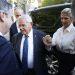 Το ασυνήθιστο αίτημα του Μενέντεζ: Μη με δικάσετε μαζί με τη γυναίκα μου