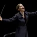 Karina Canellakis: Η περιζήτητη μαέστρος με τις ελληνικές ρίζες που έσπασε το ανδρικό άβατο του πόντιουμ