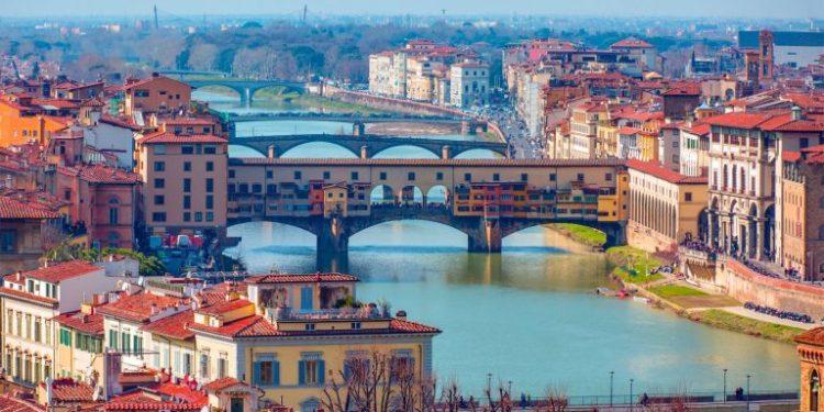 Φλωρεντία: Πληθαίνουν οι φωνές για μέτρα προστασίας της πόλης-μνημείο της UNESCO από τον υπερτουρισμό
