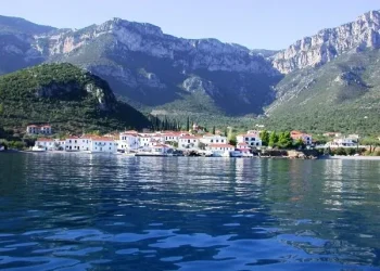 Το χωριό της Πελοποννήσου που απομονώθηκε από την υπόλοιπη Ελλάδα για να γλυτώσει από τους πειρατές