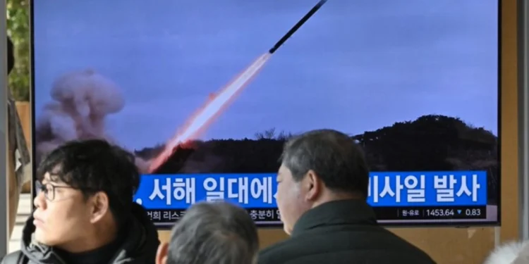 Η Βόρεια Κορέα εκτοξεύει πυραύλους κρουζ προς ανατολική κατεύθυνση