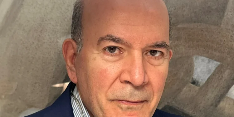 Δαμιανός Σακάς: Τι σημαίνει η διασύνδεση ηλεκτρονικών εμφυτευμάτων με τον ανθρώπινο εγκέφαλο