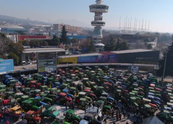 Αγρότες: Κλιμακώνονται οι κινητοποιήσεις με ενισχυμένα μπλόκα – Το μεσημέρι αποφασίζουν τις επόμενες κινήσεις τους