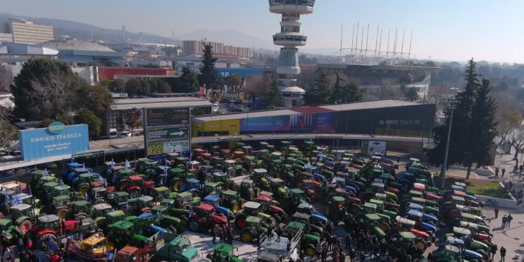 Αγρότες: Κλιμακώνονται οι κινητοποιήσεις με ενισχυμένα μπλόκα – Το μεσημέρι αποφασίζουν τις επόμενες κινήσεις τους
