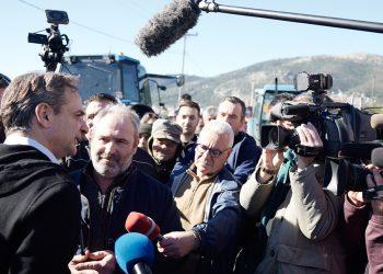 Προ των πυλών συνάντηση Μητσοτάκη με αγρότες στη Θεσσαλία