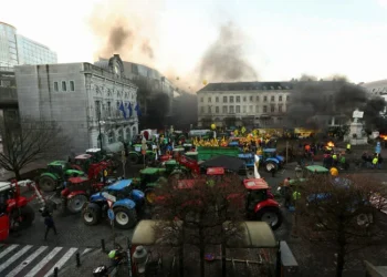 «Πολιορκούν» τις Βρυξέλλες οι αγρότες