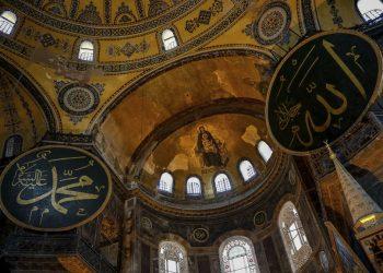 Αποσυναρμολόγηση μιναρέ της Αγίας Σοφίας για την αποκατάσταση ρωγμών