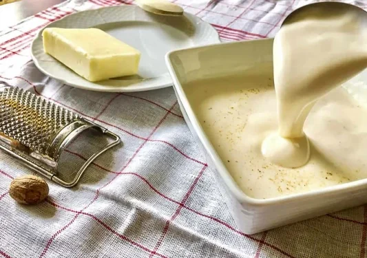 Μπεσαμέλ: Η Σάλτσα των Αισθήσεων