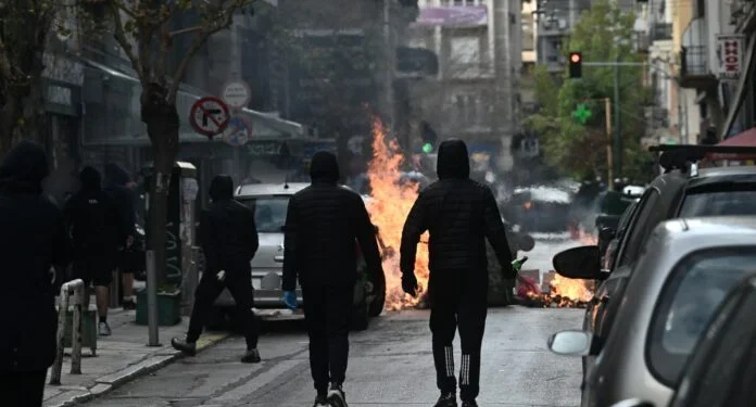 Εξάρχεια: Ένταση στο Πολυτεχνείο