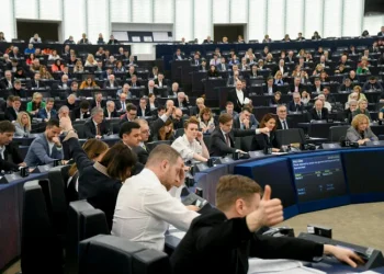 Ευρωκοινοβούλιο: Εγκρίθηκε το καταδικαστικό ψήφισμα για το κράτος δικαίου στην Ελλάδα