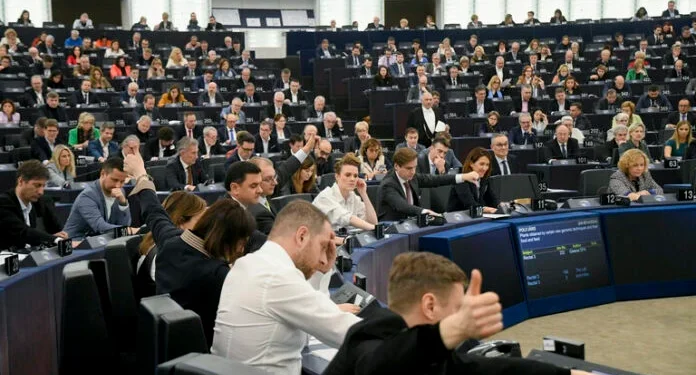 Ευρωκοινοβούλιο: Εγκρίθηκε το καταδικαστικό ψήφισμα για το κράτος δικαίου στην Ελλάδα