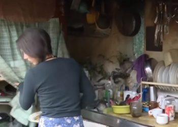 Την παρέμβαση της εισαγγελίας προκάλεσε η υπόθεση της οικογένεια «Παλαιοχριστιανών» στην Κόρινθο που ζει σε λαγούμι 30 μέτρων.