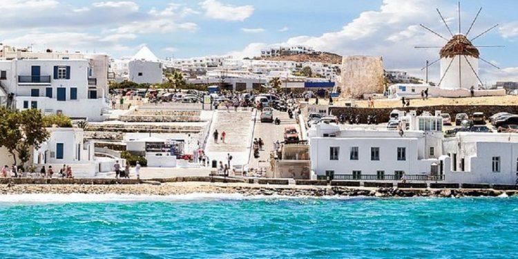 “Πράσινο φως” για δύο ξενοδοχεία σε Μύκονο και Ανάφη