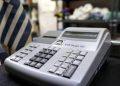 Πρόστιμο έως 300.000 ευρώ για καθυστερήσεις στη διασύνδεση ταμειακών με POS