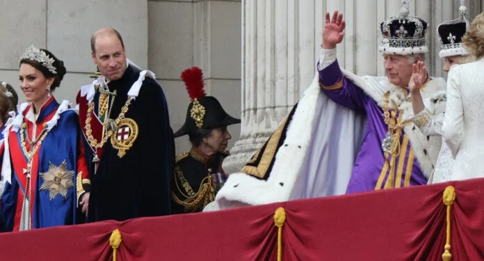 Βασιλιάς Κάρολος: Ετοιμάζει τον Ουϊλιαμ για την διαδοχή – Σοβαρή η κατάσταση της υγείας του