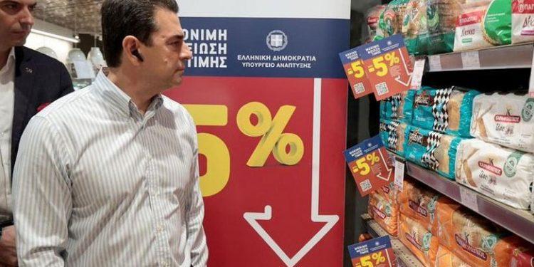 Σκρέκας: «Θα δούμε άμεσα μειώσεις τιμών σε προϊόντα ευρείας κατανάλωσης»