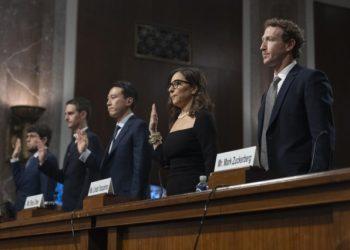 CEO των social media απολογήθηκαν στη Γερουσία – “Έχετε αίμα στα χέρια σας”