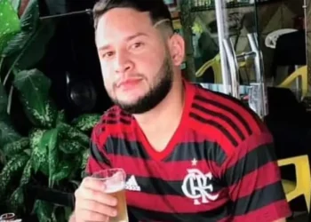 Βραζιλία: Τρομακτικό βίντεο από τη στιγμή που επιβάτης πλοίου κάνει επικίνδυνο άλμα, πέφτει και χάνει το αριστερό του πόδι