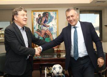 H αύρα του Ότο Ρεχάγκελ «πλημμύρισε» το Υπουργείο Αθλητισμού