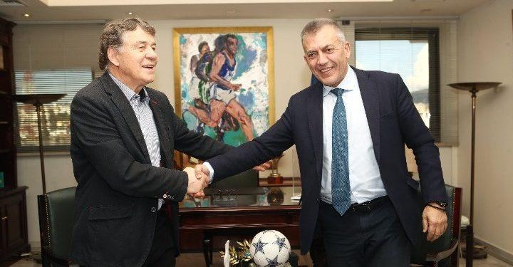 H αύρα του Ότο Ρεχάγκελ «πλημμύρισε» το Υπουργείο Αθλητισμού