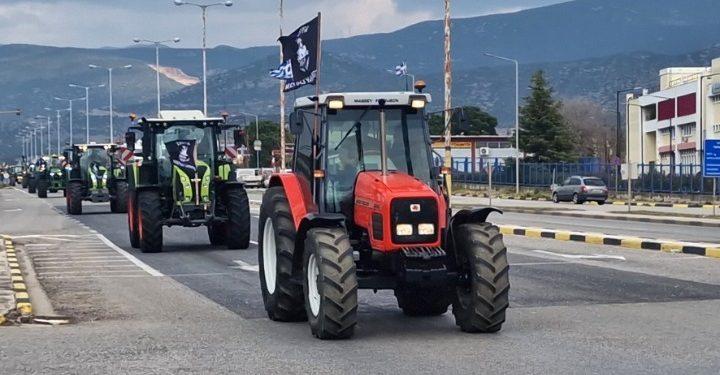 Στο Κάστρο Βοιωτίας τα τρακτέρ-Δεκάδες λεωφορεία ετοιμάζονται για την Αθήνα