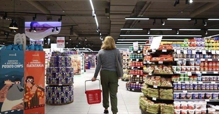 Νέες μειωμένες τιμές φέρνουν τα μέτρα κατά της ακρίβειας