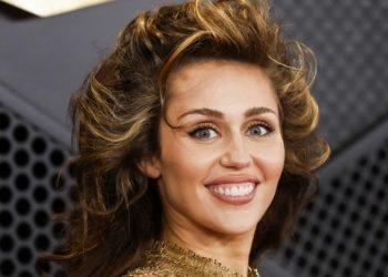 Κορυφαίο σε πωλήσεις σινγκλ παγκοσμίως για το 2023 η επιτυχία Flower της Μάιλι Σάιρους