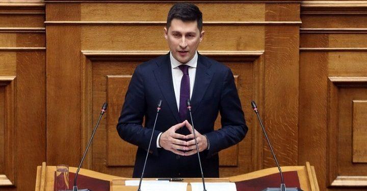 Ο Παύλος Χρηστίδης καταγγέλλει στοχοποίηση της οικογένειάς του από τον αρχιμανδρίτη Σεραφείμ του Ι. Ν. Αγ. Μαρίας Ηλιούπολης επειδή ψήφισε το νόμο για τα ομόφυλα ζευγάρια