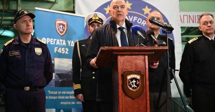 Επιχείρηση «Aspides» – Επίσκεψη Ν. Δένδια στη φρεγάτα ΥΔΡΑ πριν αποπλεύσει για την Ερυθρά Θάλασσα