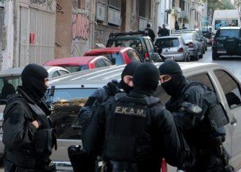 Δέκα συλλήψεις από την Αντιτρομοκρατική για τρομοκρατικές επιθέσεις