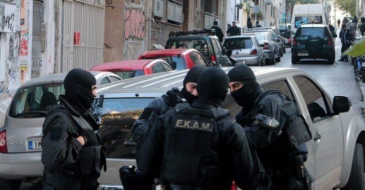 Δέκα συλλήψεις από την Αντιτρομοκρατική για τρομοκρατικές επιθέσεις