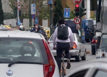 Σε απεργιακό κλοιό η χώρα