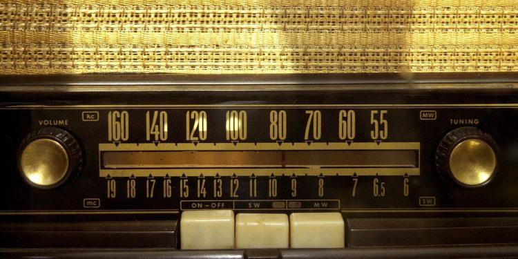 Ραδιόφωνο (ΕΥΡΩΚΙΝΗΣΗ/ΧΑΒΑΛΕΖΗΣ ΣΤΡΑΤΟΣ)