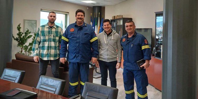Συνάντηση εργασίας του δημάρχου Σαρωνικού με τον αντιδήμαρχο Πολιτικής Προστασίας και στελέχη της Πυροσβεστικής