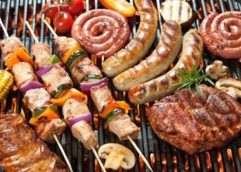 Τσικνοπέμπτη: Μια γιορτή γεμάτη γεύσεις, έθιμα και παράδοση!