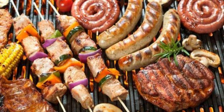 Τσικνοπέμπτη: Μια γιορτή γεμάτη γεύσεις, έθιμα και παράδοση!