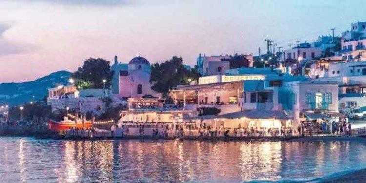 Προβολή της Μυκόνου, της Μήλου, της Πάρου και της Σύρου σε γαλλική ταξιδιωτική ιστοσελίδα