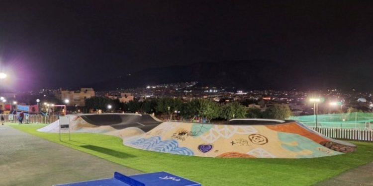 Στον Άλιμο το πρώτο pumptrack στην Αττική, που έχει φτιαχτεί από χώμα και φυσικά στερεά υλικά