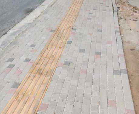 Λεωφόρος Αμφιθέας: Έβαλαν τη στάση πάνω στην ειδική λωρίδα για τους τυφλούς!