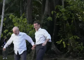 Η Γαλλία θα βοηθήσει τη Βραζιλία στην κατασκευή πυρηνοκίνητου υποβρύχιου