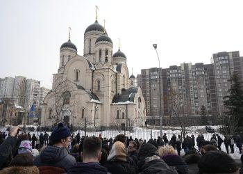 Χιλιάδες άνθρωποι στην κηδεία του Αλεξέι Ναβάλνι για το τελευταίο «αντίο»