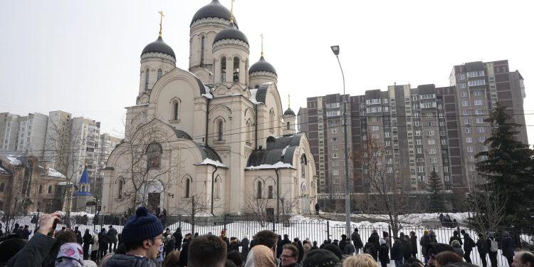 Χιλιάδες άνθρωποι στην κηδεία του Αλεξέι Ναβάλνι για το τελευταίο «αντίο»