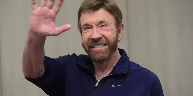 «Ο Chuck Norris δεν γερνάει, η ηλικία φοβάται να τον πλησιάσει»: Ο θρύλος των πολεμικών τεχνών έκλεισε τα 84