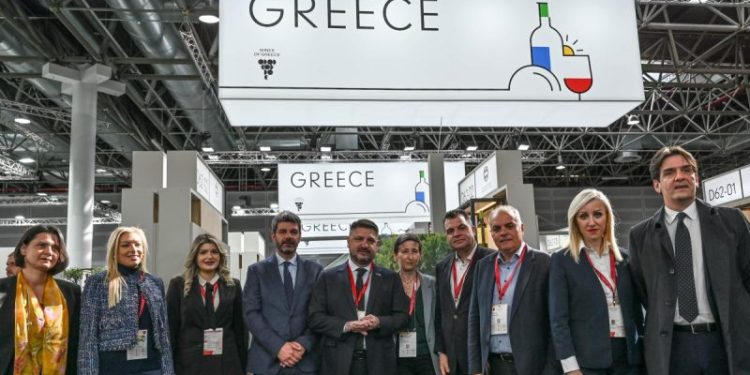 Στο Ντίσελντορφ της Γερμανίας βρίσκεται ο Περιφερειάρχης Αττικής Νίκος Χαρδαλιάς